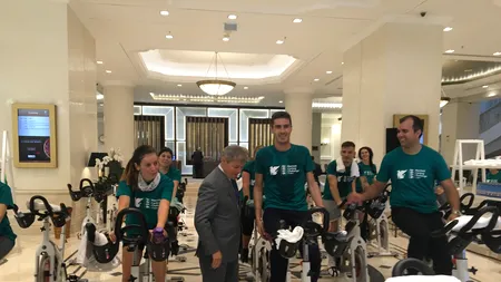 Premierul Cioloș, la costum pe bicicletă în cadrul unui eveniment caritabil. Video 