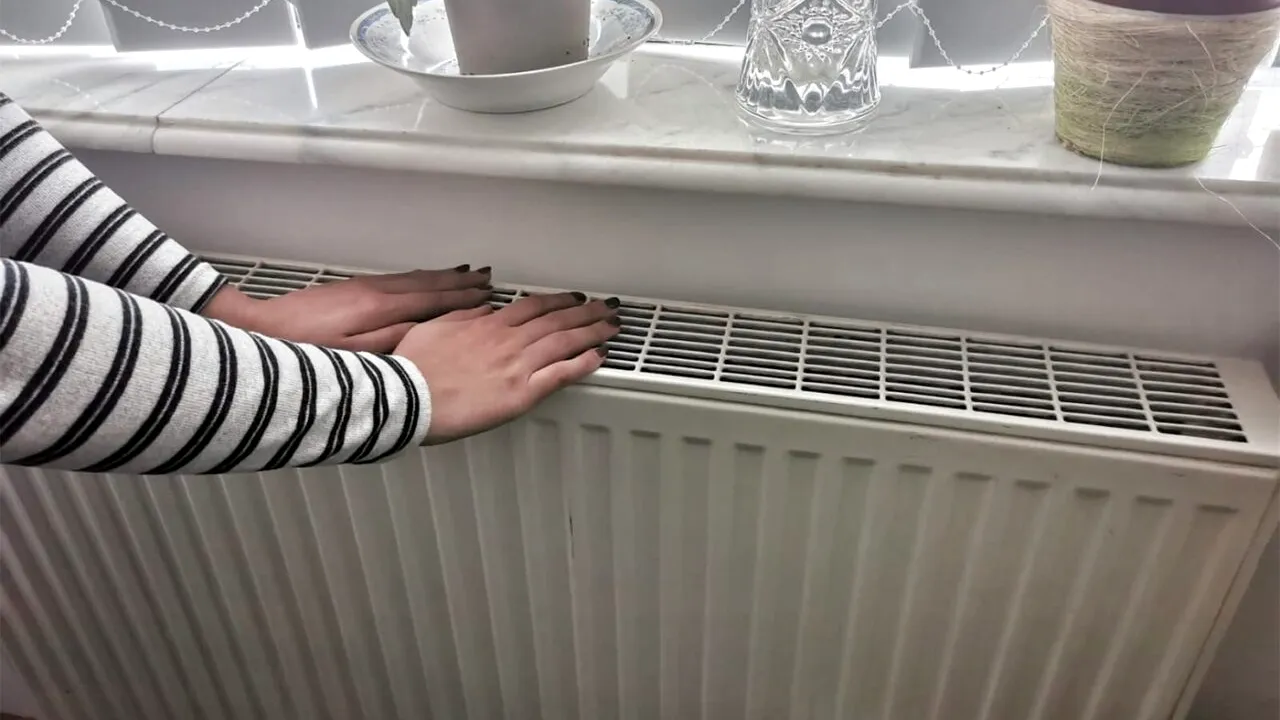 Trucul cu buretele pe calorifer pentru restabilirea umidității este eficient sau dăunează sănătății?