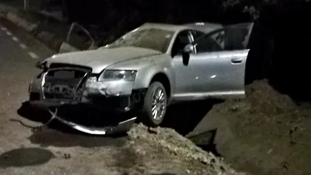 Doi tineri au ajuns la spital după ce s-au răsturnat cu maşina, în Ialomița. Şoferul era băut