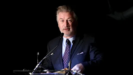 Alec Baldwin, mesaj ciudat pe Twitter cu doar o zi înaintea incidentului fatal de pe platourile de filmare. Ce spun internauții