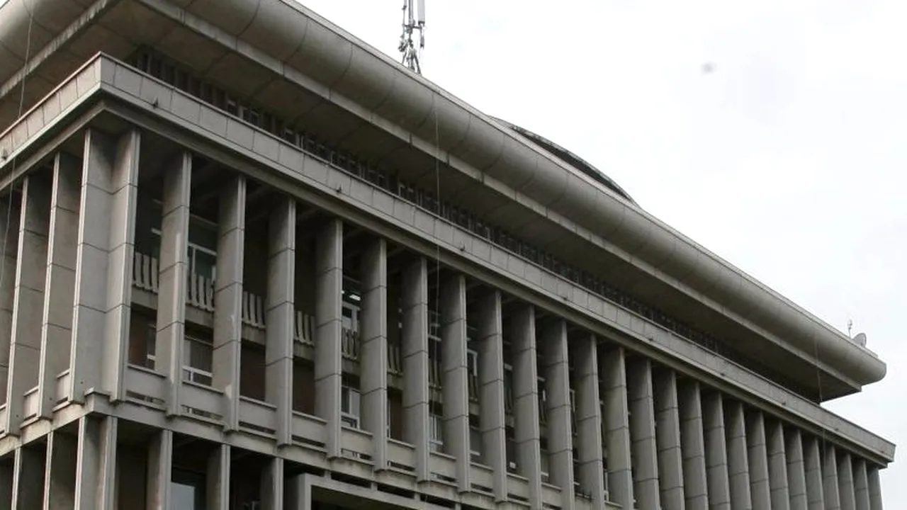 Ce universități din București nu vor face cursuri luni și marți, din cauza vremii