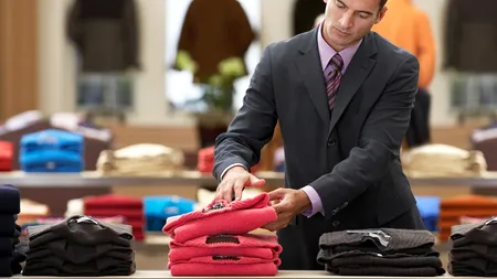 Câți bani dau pe haine bărbații din România