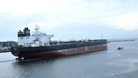 Reuters: Petrolier din „flota fantomă” a Rusiei, suspectat că a provocat o deversare de petrol în largul coastelor Omanului