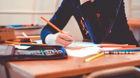 Franța închide 80 de școli din cauza creșterii cazurilor de COVID-19