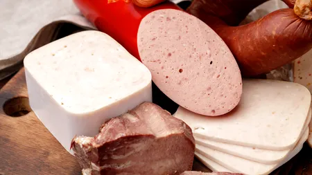 Ce are în compoziție parizerul cu carne de pasăre din magazine. Ce arată un studiu pe baza etichetelor produselor