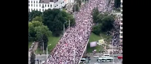 Zeci de mii de oameni au manifestat din nou, duminică, la Minsk. Cel puţin 100 de protestatari, reținuți
