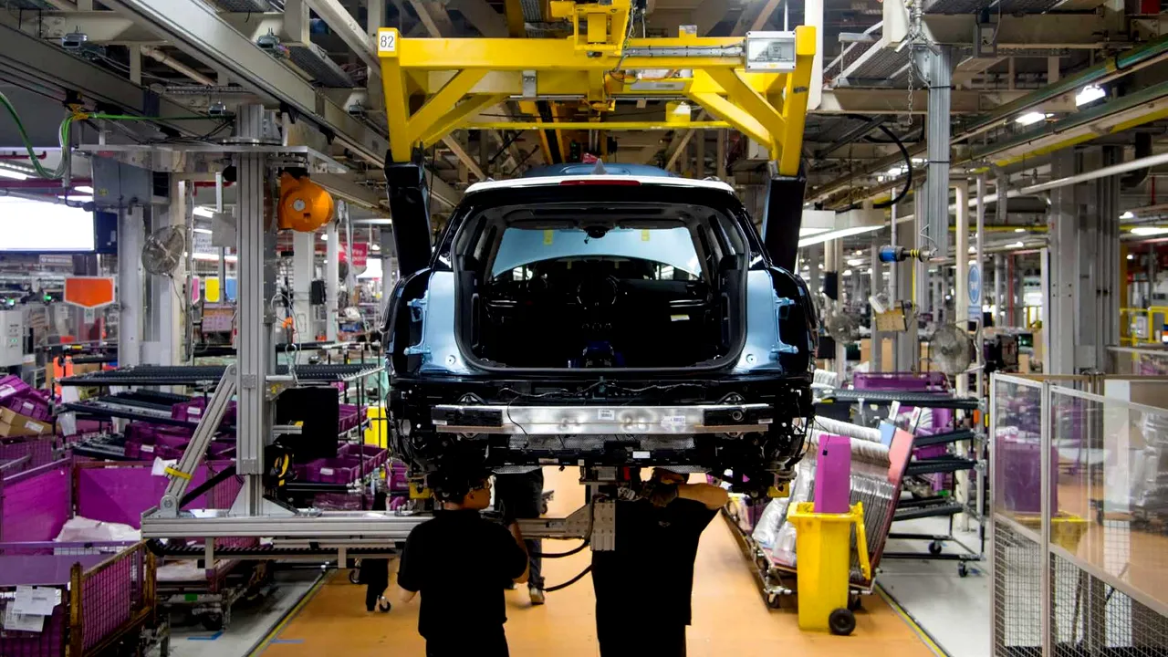 O mare companie auto franceză vorbește de o potențială fuziune cu Fiat Chrysler
