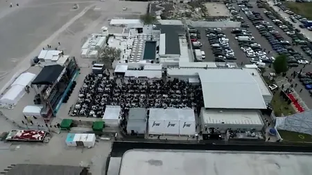 VIDEO | Turiștii au luat cu asalt cluburile din Mamaia. Imagini din dronă cu petrecerile de la Loft și Nuba