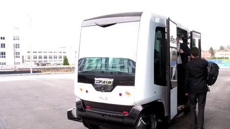 Surpriză pe un drum public din Olanda. Ce au constatat trecătorii când s-au uitat mai atenți la acest microbuz