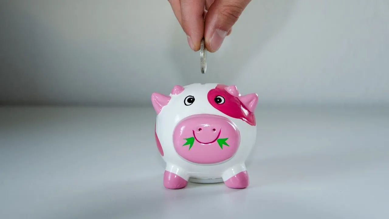 CODAȘI. Ce se întâmplă cu românii atunci când vine vorba de economisire. Ei totuși au cheltuit mai puțini bani pe perioada regimului de izolare