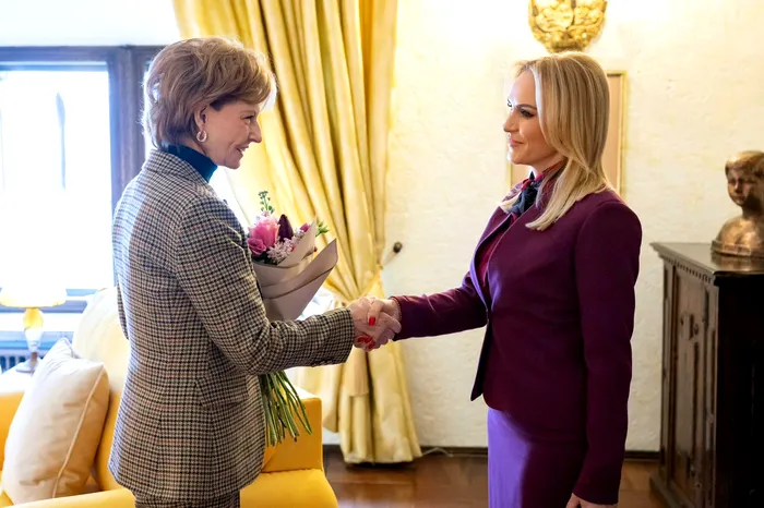 Ministrul Familiei, Gabriela Firea, s-a întâlnit cu Majestatea Sa Margareta, Custodele Coroanei Române, la Palatul Elisabeta / Sursa foto: Facebook
