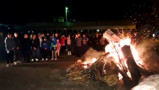 Oltenii sărbătoresc lăsatul Secului la foc și ceaunul cu gogoși