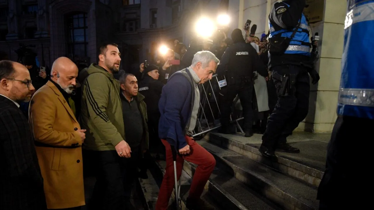 Aflat sub control judiciar, Călin Georgescu nu a fost găsit acasă de polițiștii din Buftea care-l căutau să-i dea o citație