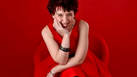 Boala bizară de care suferă această femeie. Ce se întâmplă în timpul crizelor pe care le are zilnic