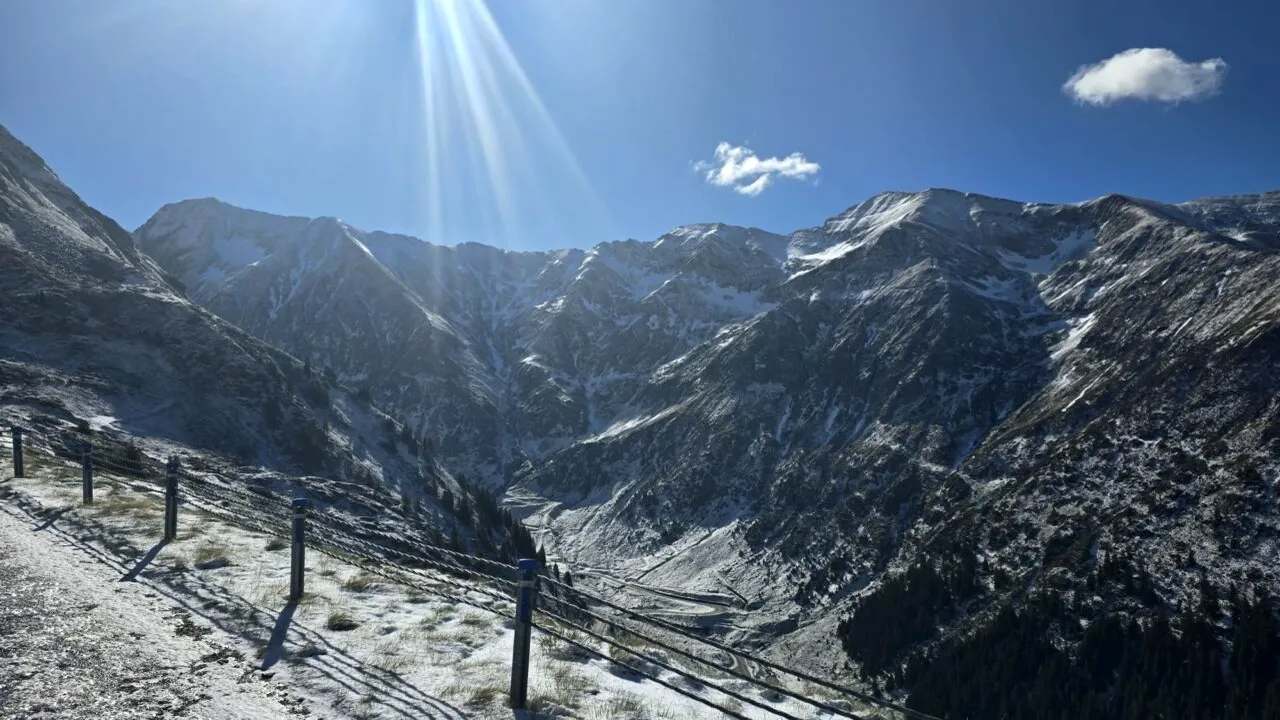 ANM anunță un val de aer polar din Rusia peste România. Frig, ploi și ninsori la început de octombrie/Vezi zonele afectate