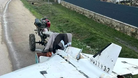 Imagini hilare din Republica Moldova. O dronă a fost plimbată cu motocultorul prin sat