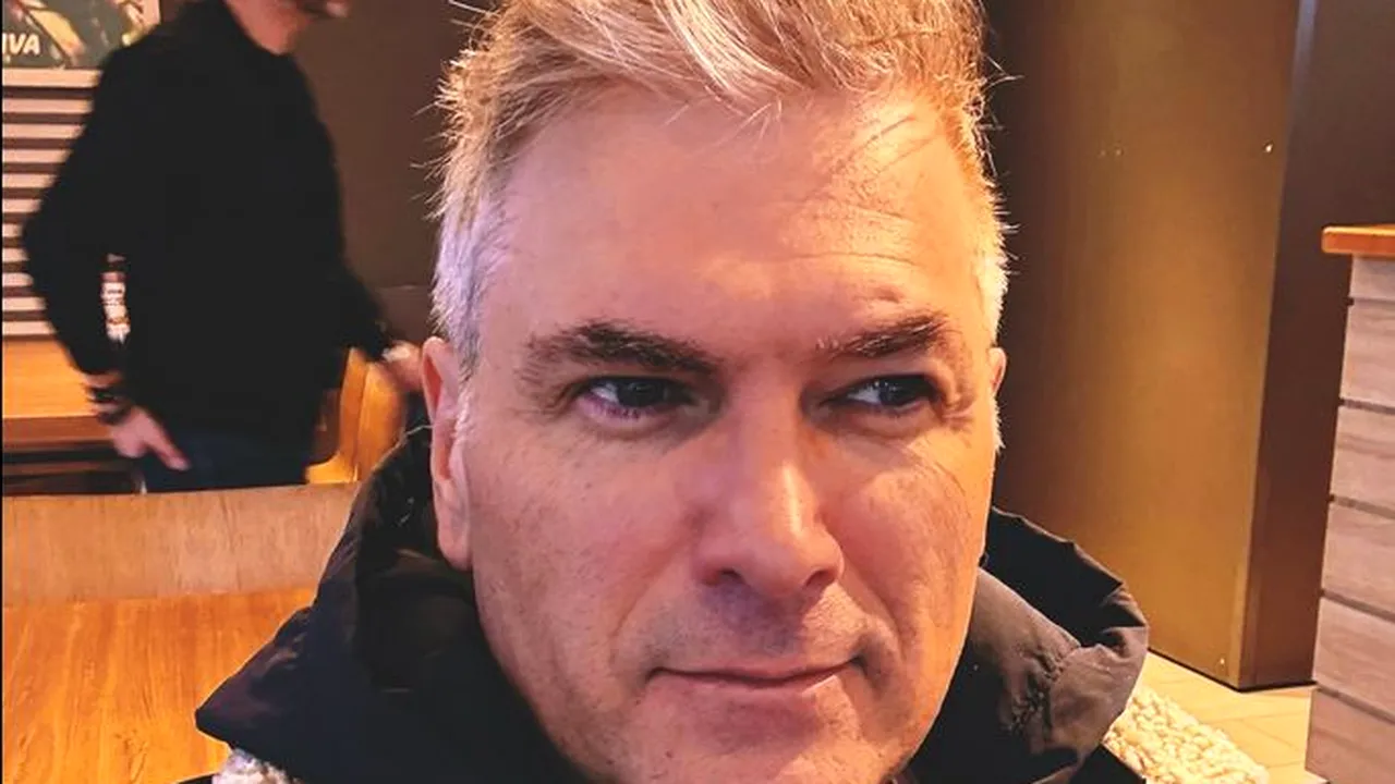 Mircea Radu, fotografie rară alături de mama sa. ”Nu există zi în care să nu deschid ușa pe care am închis-o atunci”