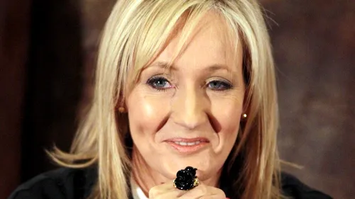 Noua J.K. Rowling: Are 20 de ani și a semnat un contract cu editura care a publicat seria Harry Potter