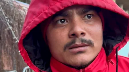 Nepalezul din imagine câștigă în România 4.000 lei lunar. Cât din acest SALARIU trimite acasă, lună de lună