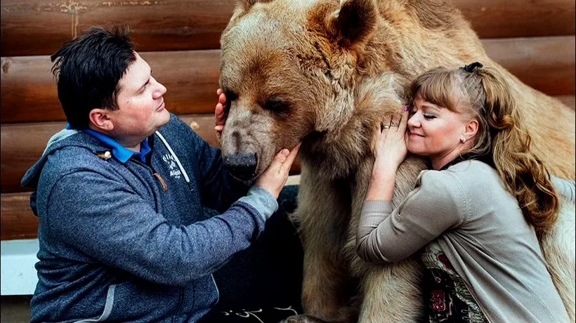 Povestea incredibilă a familiei care trăiește în casă cu un urs. VIDEO
