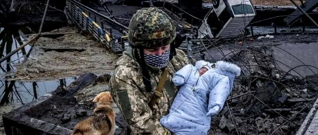 Imaginea războiului lui Putin. Un bebeluş din Kiev, scos de sub mormane de moloz şi purtat pe braţe de un soldat ucrainean