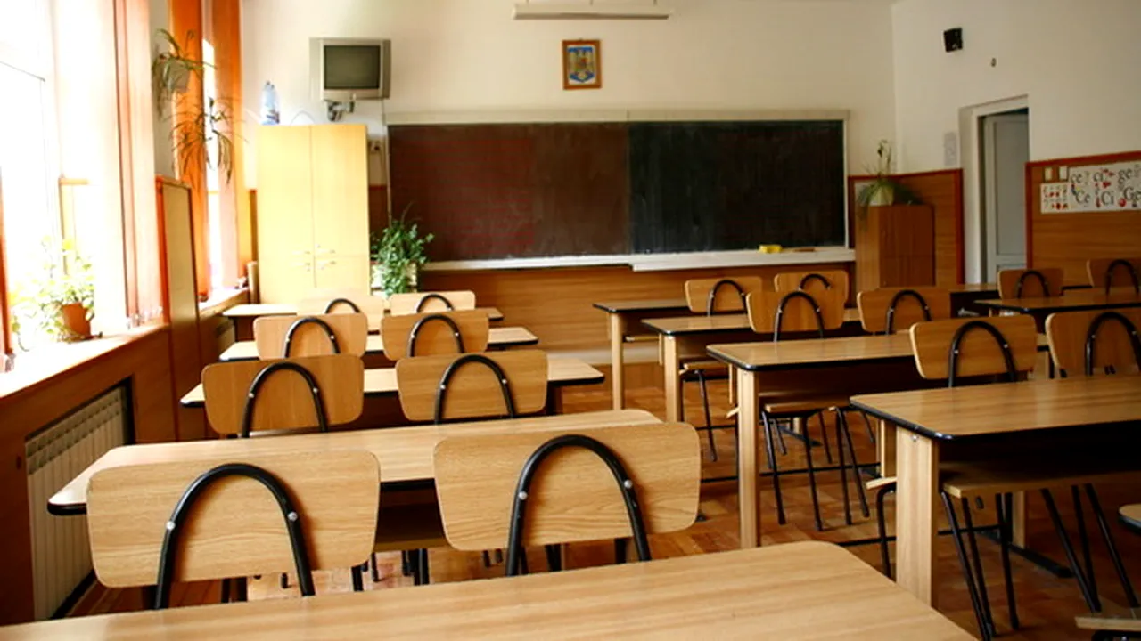 Profesor încuiat în sala de clasă de către un elev și amenințat cu bătaia