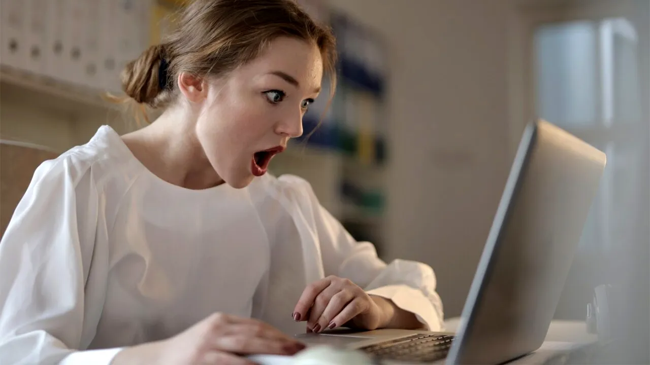 Cea mai ghinionistă elevă din România. O tânără din Suceava a picat Bacalareautul, deși a luat 10 la matematică și 10 la logică