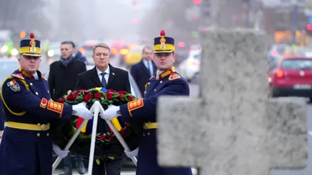 FOTO: Preşedintele Klaus Iohannis a depus o coroană de flori în memoria victimelor Revoluţiei din 1989 / Nicolae Ciucă: „Tinerii și copiii de astăzi trebuie să știe cât rău a însemnat acea pagină a istoriei noastre”