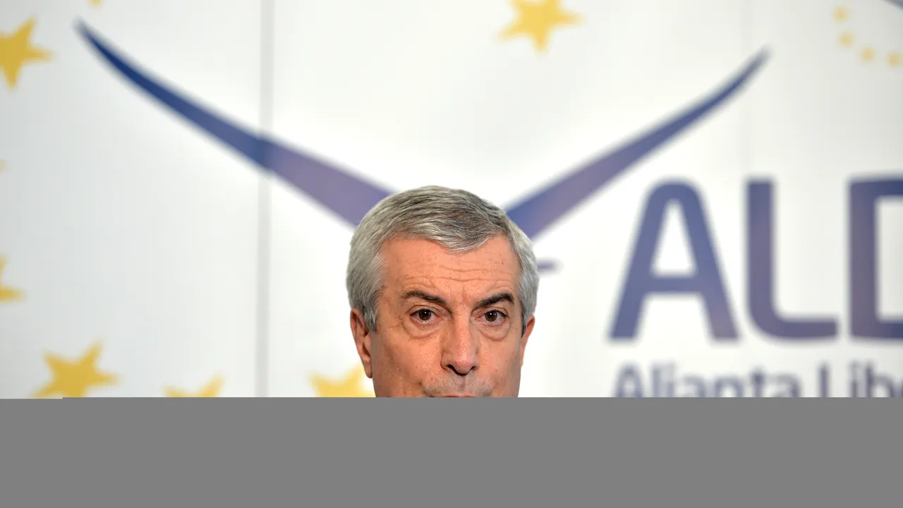 Tăriceanu, despre coada de la permise: Există funcții unde oamenii au fost aleși să reprezinte statul, nu să stea la coadă