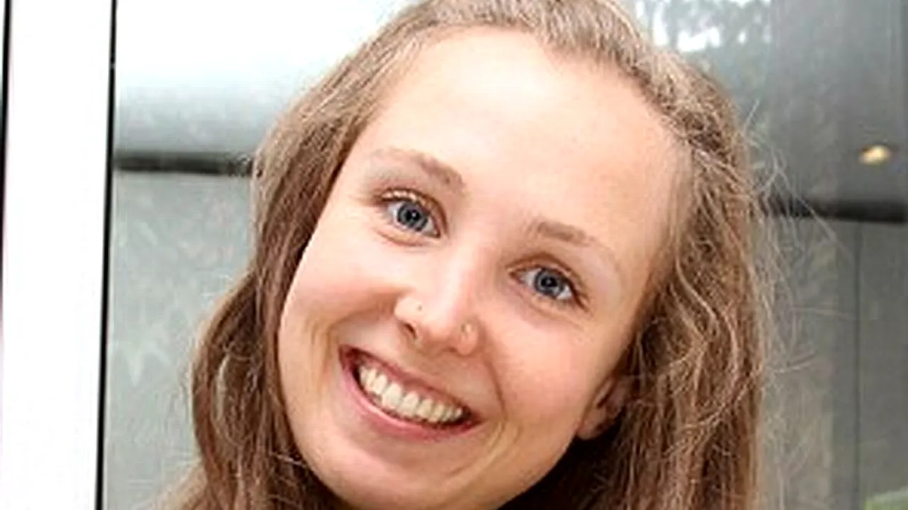 Câți ani crezi că are femeia din imagine