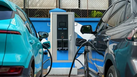 Mașinile electrice au nevoie de subvenții ca de electricitate. Vânzările s-au prăbușit