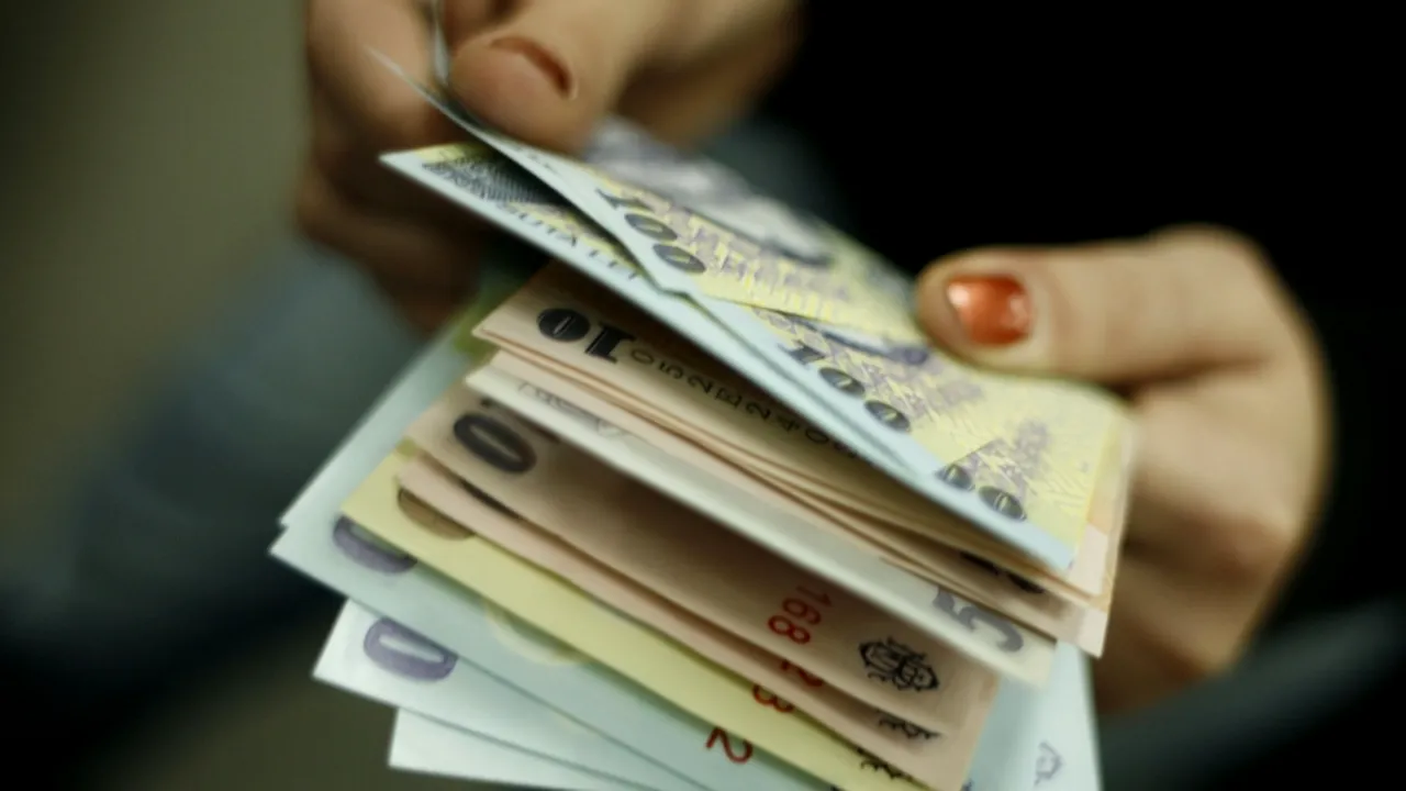 650.000 de bugetari primesc salarii mai mari, de luni