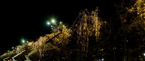 În București au fost montate primele luminițe pentru Crăciun. Nicuşor Dan: „Ne vom limita la ornamente pentru zona centrală a oraşului”