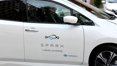 Primul serviciu de car-sharing care folosește doar automobile electrice s-a lansat în România. Iată cum funcționează