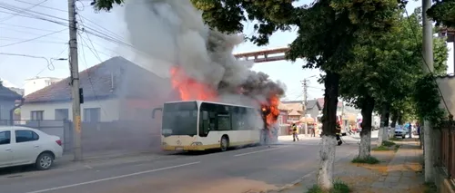 Un autobuz cu pasageri a luat foc în orașul Târnăveni, din județul Mureș (FOTO-VIDEO)