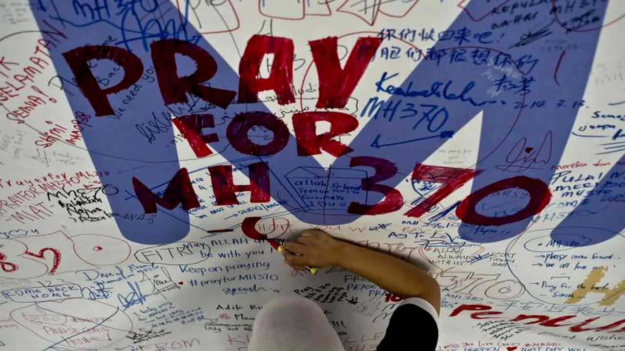 Decizia luată de doi copii care și-au pierdut tatăl în zborul Malaysia Airlines dispărut fără urmă în martie