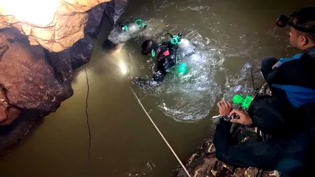 DRAMA copiilor și a antrenorului care au rămas BLOCAȚI în peștera din Thailanda devine SUBIECT DE FILM