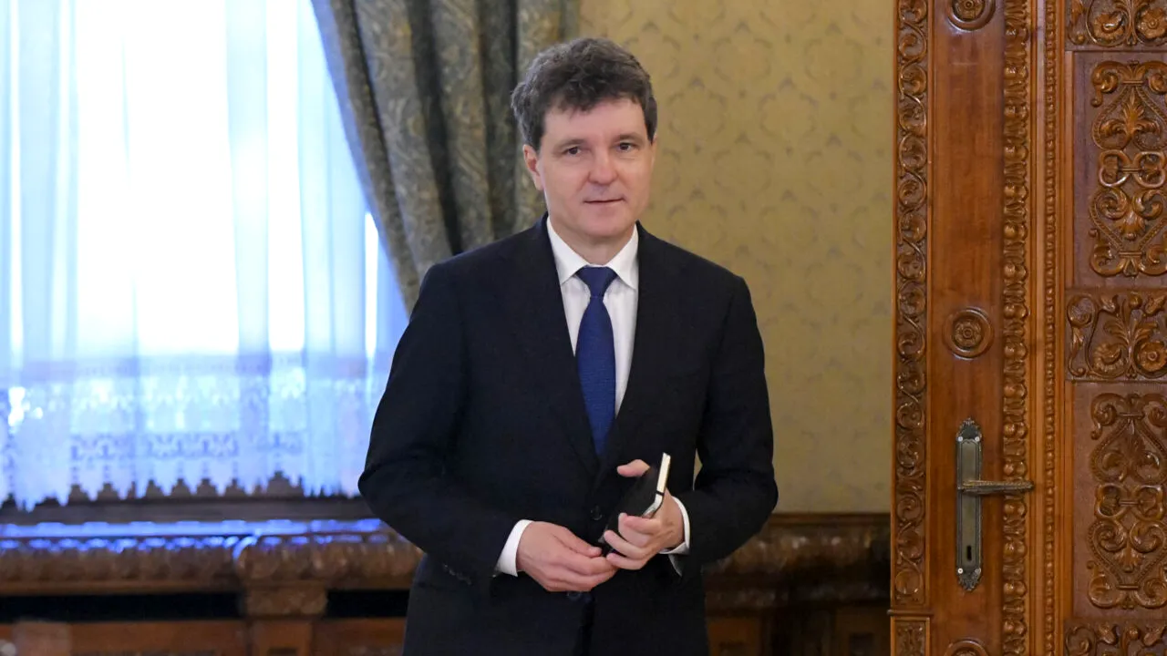 Nicușor Dan, în impas, după 4 săptămâni de criză politică. Nominalizarea lui Tomac, așteptată pentru ieri, a eșuat. Azi a reluat consultările informale - SURSE