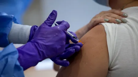 Agenția Europeană a Medicamentului: Administrarea unui vaccin diferit la a treia doză poate provoca un răspuns imunitar mai puternic