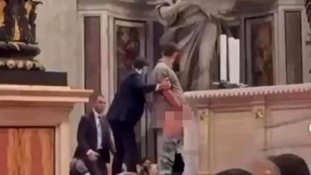 Papa Leon a cerut un ritual reparatoriu după ce un tânăr a urinat pe altarul Bazilicii Sfântul Petru din Vatican
