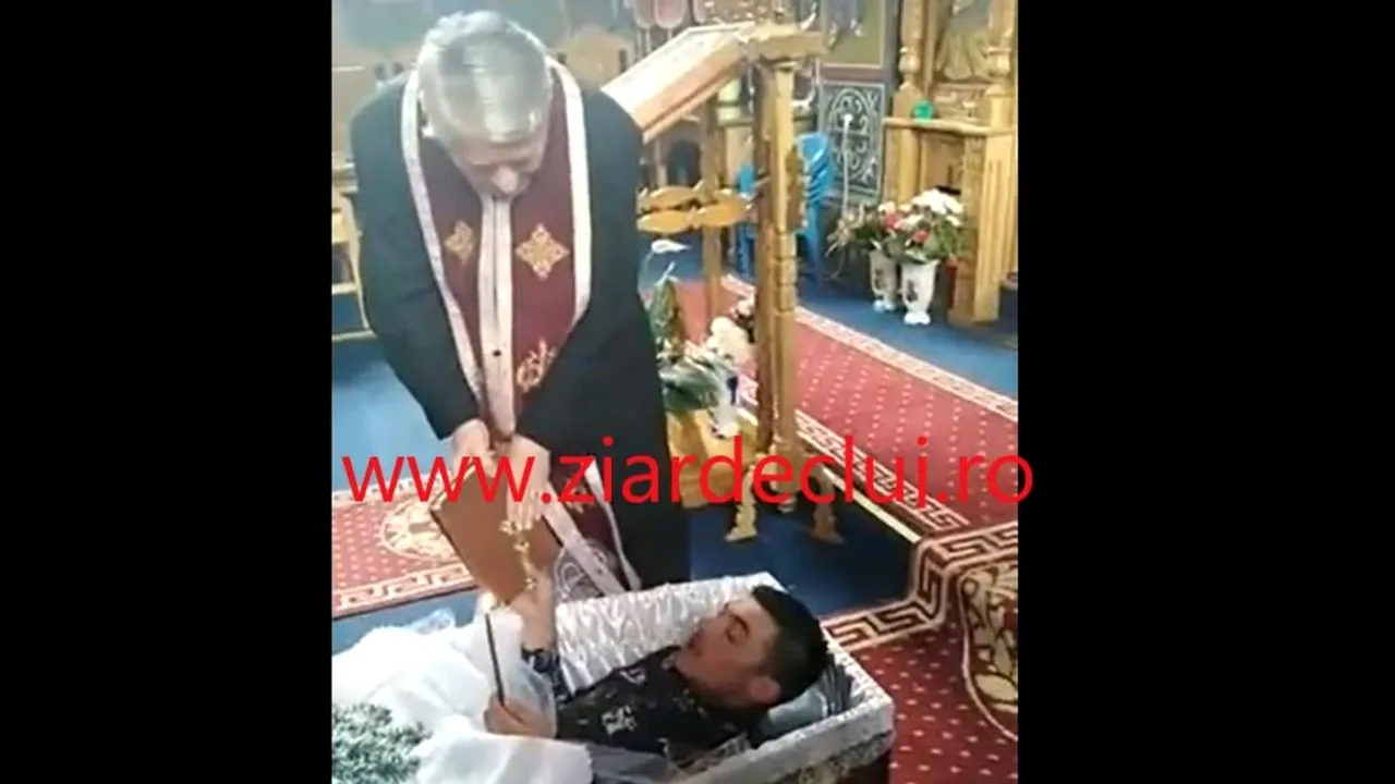 Tineri băgați în sicriu și puși să jure pe Biblie, ritual înfiorător într-o biserică din Cluj (VIDEO)
