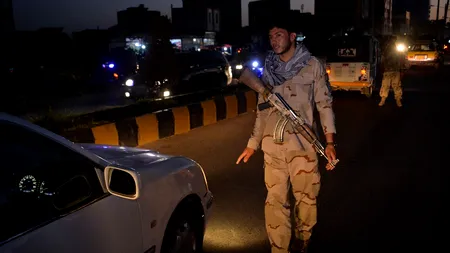 Afganistan: Cum au reușit talibanii să preia controlul asupra a jumătate din teritoriu. Militanții controlează inclusiv puncte de frontieră