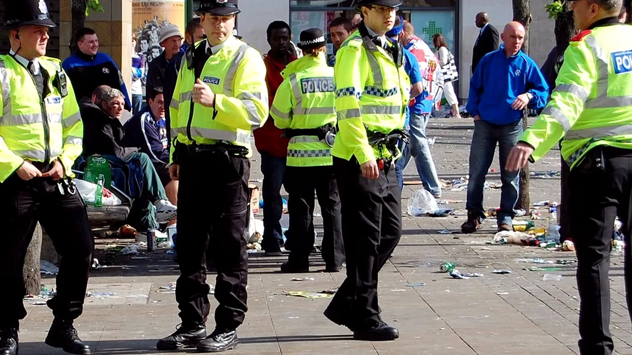 Cinci suspecți de terorism, arestați în Marea Britanie. Poliția a găsit în zonă un 
