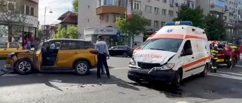 FOTO | Ambulanță implicată într-un accident, pe Calea Dorobanți din Capitală