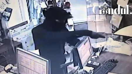 Tănăr de 26 de ani, reținut după ce a intrat cu cuțitul în două farmacii din Craiova. Cu câți bani a reușit să fugă / VIDEO