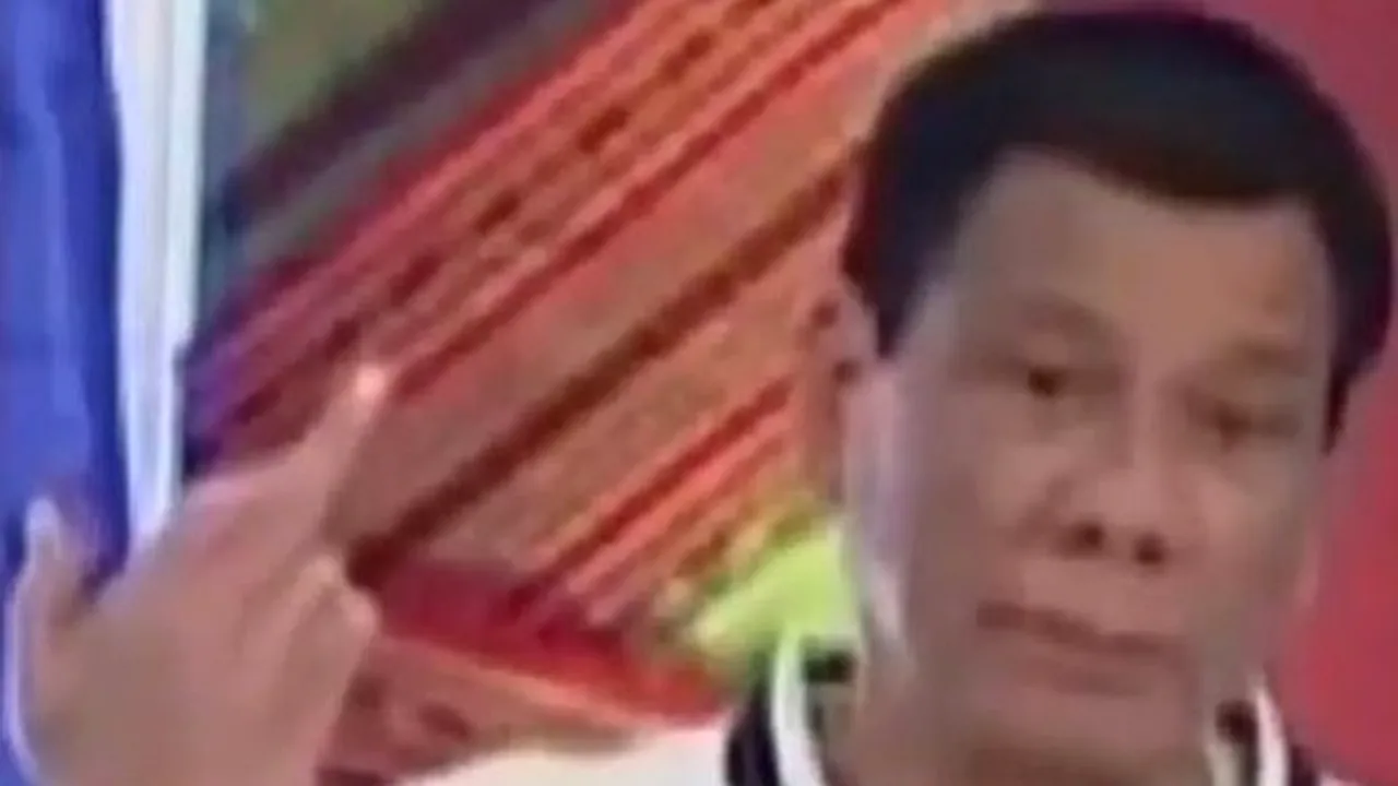 Cel mai ciudat președinte din lume: a arătat semne obscene parlamentarilor UE