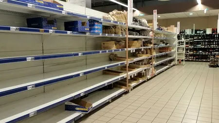 Mai multe magazine din Timiș limitează cantitățile de produse pe care le pot cumpăra clienții. Localnicii au cumpărat în exces, după un anunț al Guvernului chinez