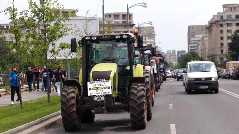 Protest cu tractoarele în Capitală. Fermierii iau cu asalt Palatul Parlamentului (Galerie FOTO)
