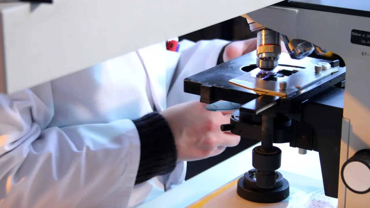 Imagini incredibile cu noul coronavirus la microscop. Cum arată virusul care face ravagii în întreaga lume (FOTO)