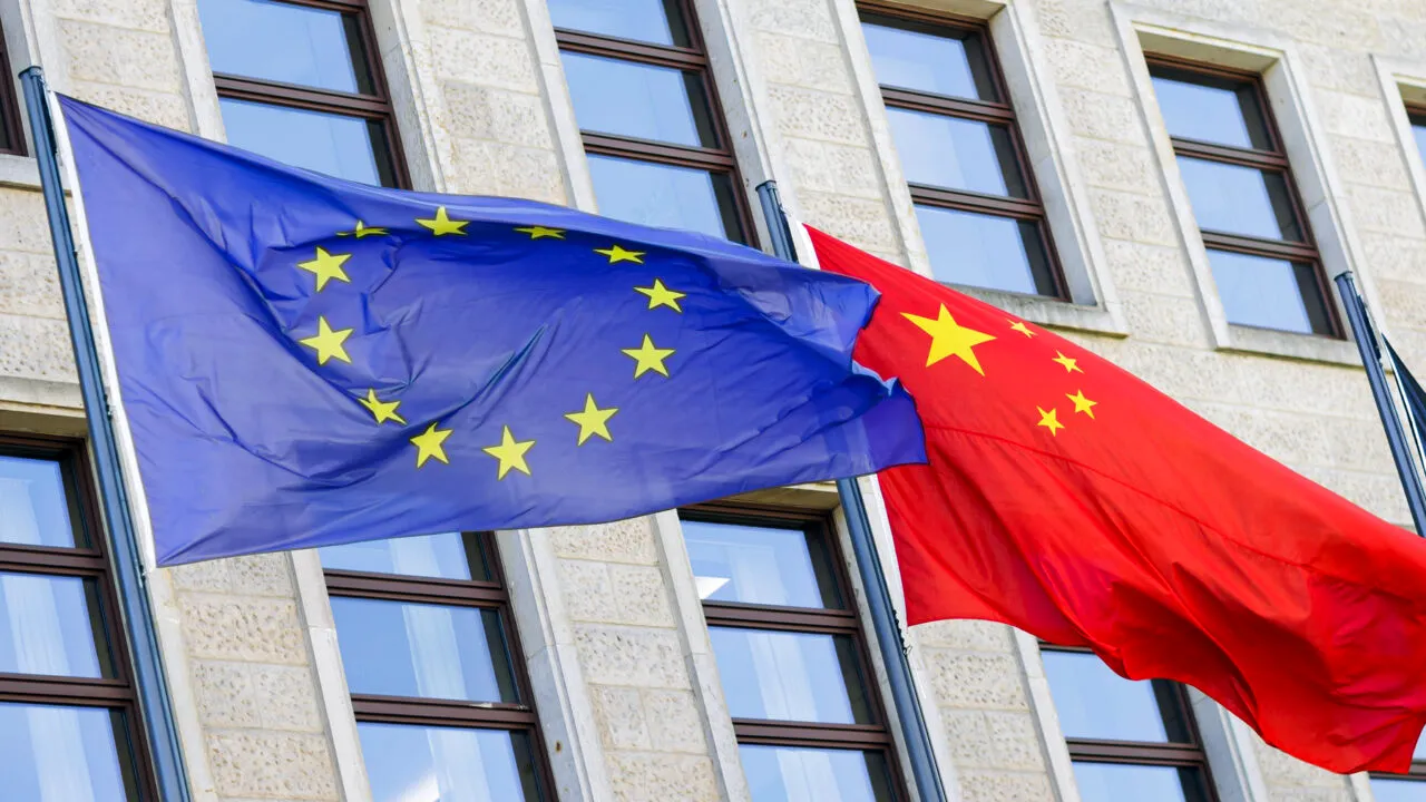 Bloomberg: Tensiunile comerciale cu Beijingul vor submina ambițiile climatice ale Europei